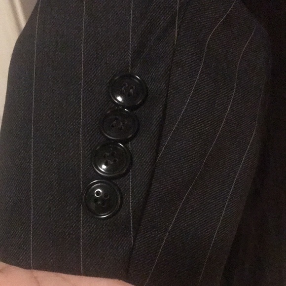 Suits Suits - Picture 10 of 10